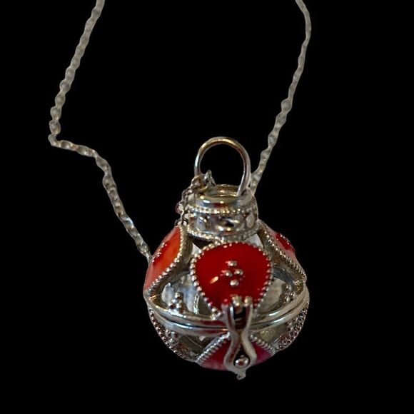 Beautiful Red & Silver Essential Oil Necklace. - Picture 7 of 7